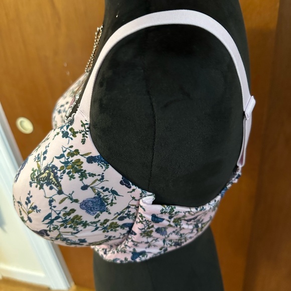 Victoria Secret Bra EUC - Picture 2 of 9